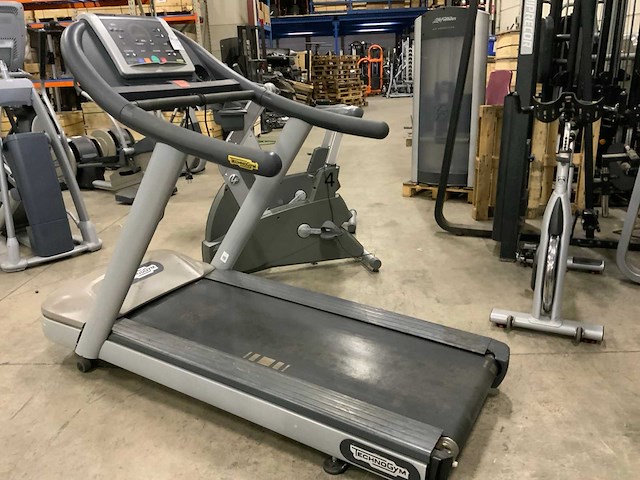 Technogym jog now 500 led loopband - afbeelding 2 van  5