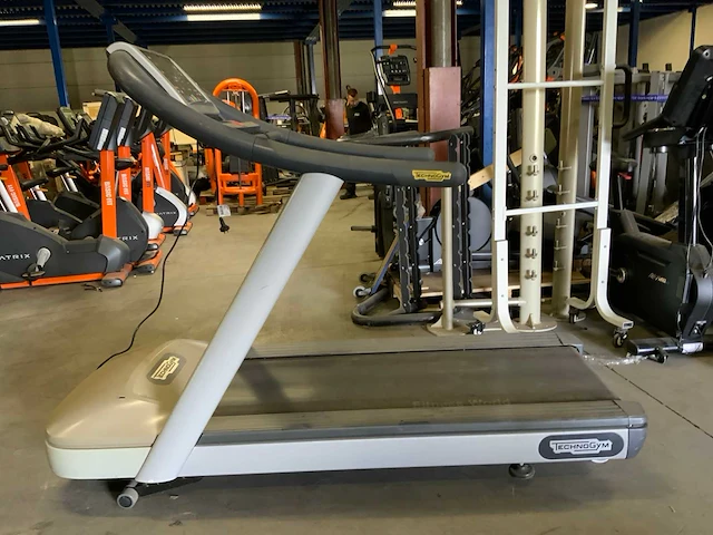 Technogym jog now 500led loopband - afbeelding 1 van  4