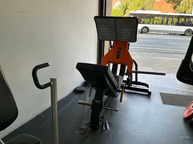 Technogym leg press - afbeelding 1 van  4