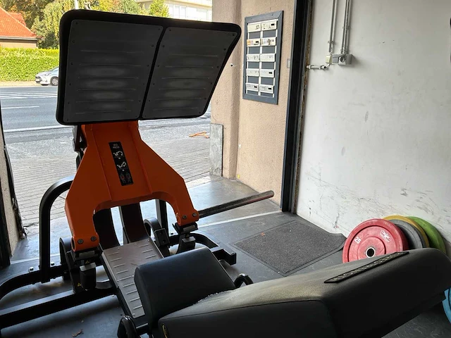 Technogym leg press - afbeelding 3 van  4