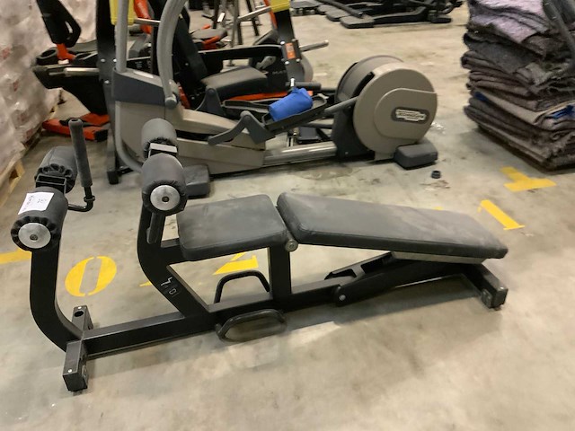 Technogym pure abdominal crunch bench krachtstation - afbeelding 1 van  3