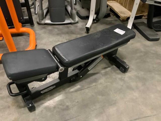 Technogym pure adjustable bench krachtstation - afbeelding 1 van  4