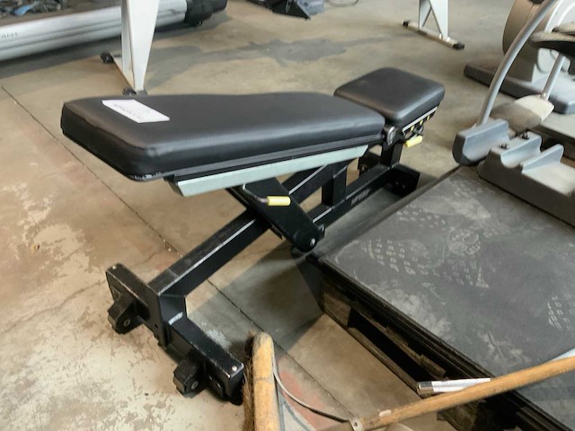 Technogym pure adjustable bench krachtstation - afbeelding 5 van  5