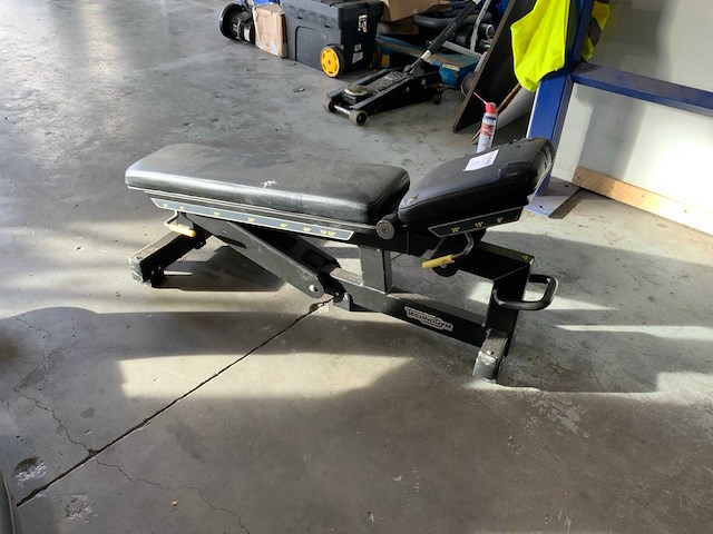Technogym pure adjustable bench krachtstation - afbeelding 3 van  5