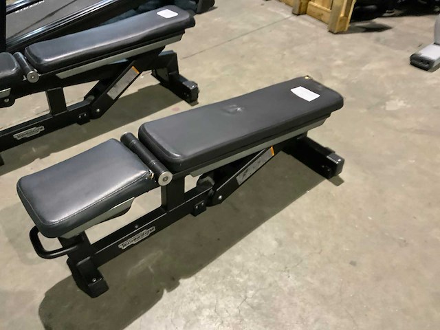 Technogym pure adjustable bench krachtstation - afbeelding 2 van  4