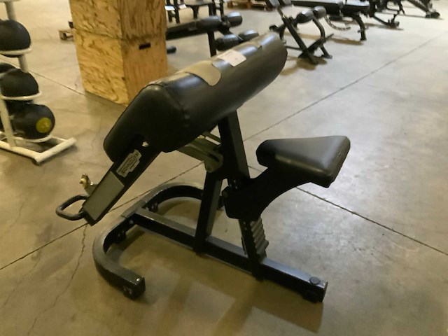 Technogym pure biceps bench krachtstation - afbeelding 4 van  4