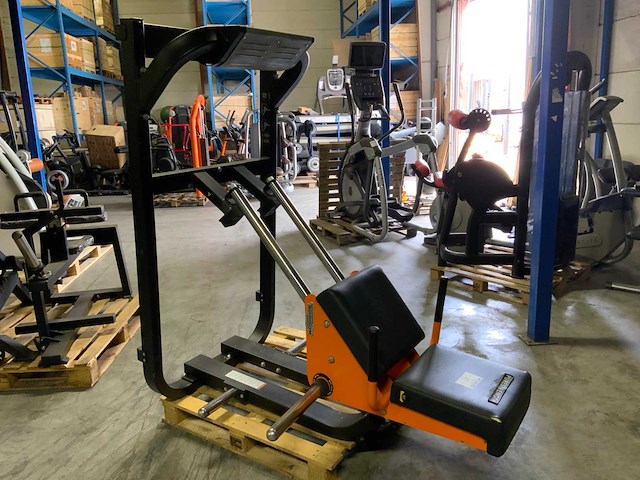 Technogym pure calf press krachtstation - afbeelding 1 van  5