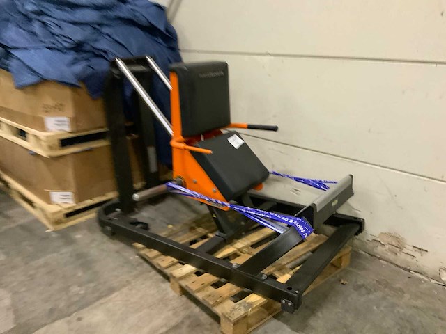 Technogym pure calf press krachtstation - afbeelding 1 van  1
