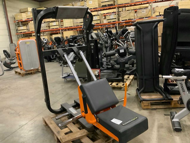 Technogym pure calf press krachtstation - afbeelding 1 van  2