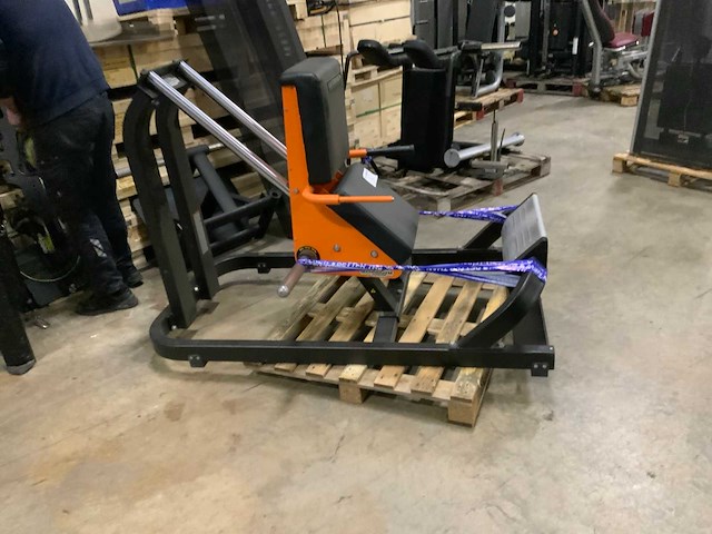 Technogym pure calfpress krachtstation - afbeelding 1 van  5