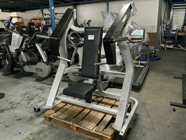Technogym pure incline chestpress krachtstation - afbeelding 2 van  6