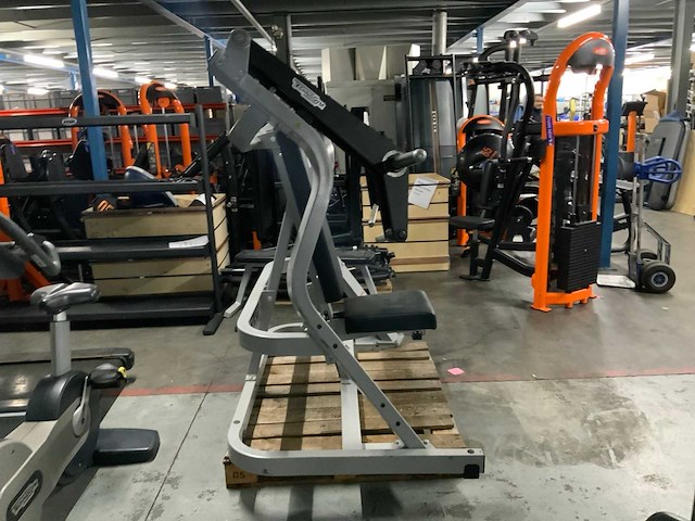 Technogym pure incline chestpress krachtstation - afbeelding 6 van  6