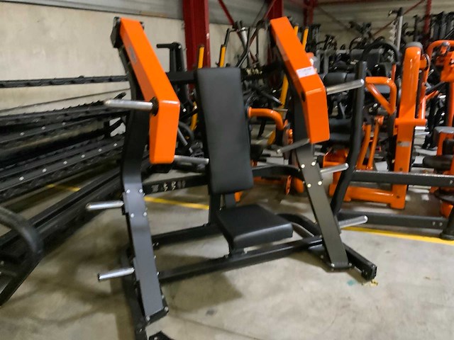 Technogym pure incline chestpress krachtstation - afbeelding 2 van  4