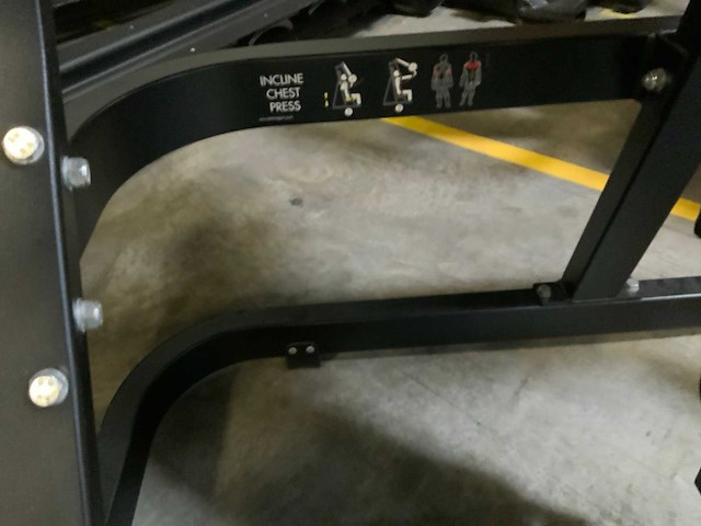 Technogym pure incline chestpress krachtstation - afbeelding 3 van  4