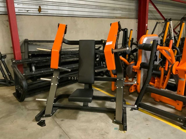 Technogym pure incline chestpress krachtstation - afbeelding 1 van  4