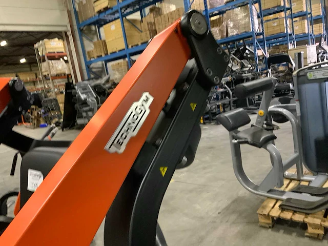 Technogym pure incline chestpress krachtstation - afbeelding 2 van  3