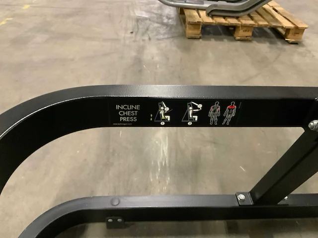 Technogym pure incline chestpress krachtstation - afbeelding 3 van  3