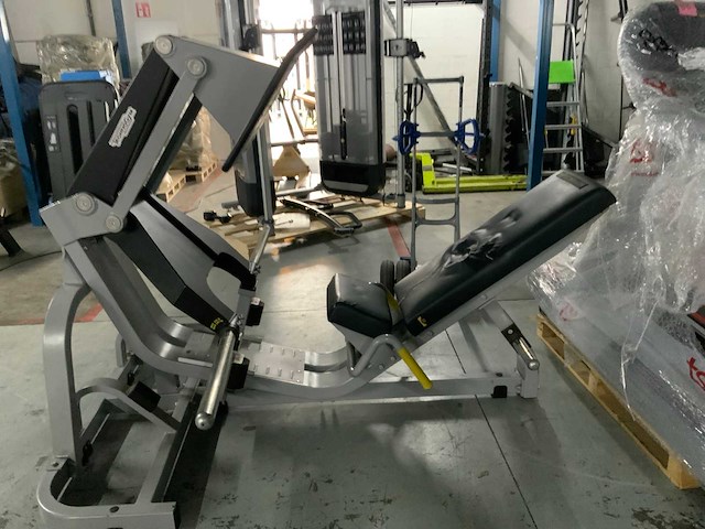 Technogym pure legpress krachtstation - afbeelding 1 van  5