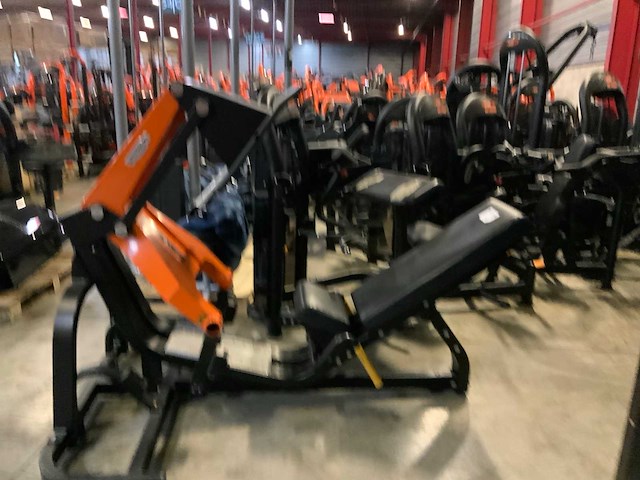 Technogym pure legpress krachtstation - afbeelding 1 van  2