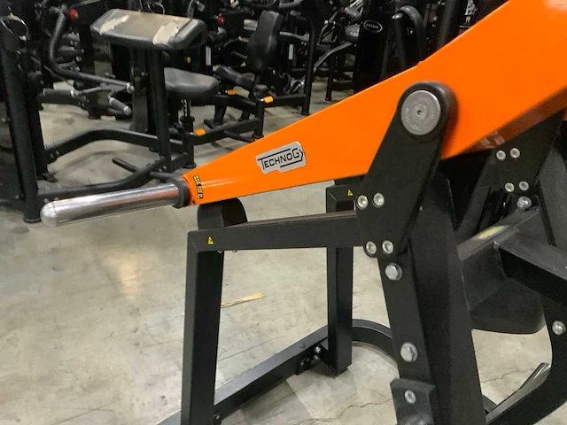 Technogym pure pulldown krachtstation - afbeelding 2 van  4