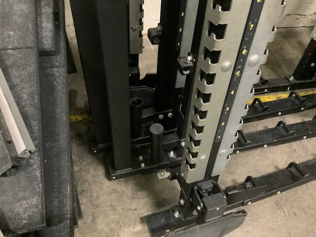 Technogym pure squat kooi met vloer krachtstation - afbeelding 7 van  8
