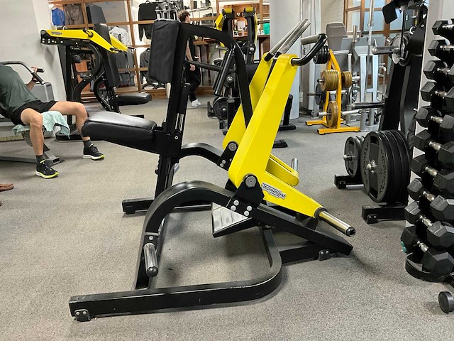 Technogym row machine fitness gym machine - afbeelding 5 van  10