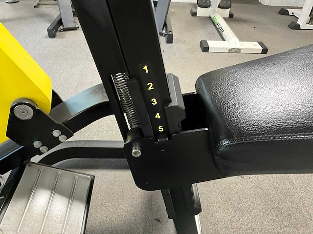 Technogym row machine fitness gym machine - afbeelding 10 van  10