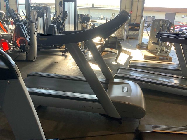 Technogym run classic 700 led loopband - afbeelding 1 van  4