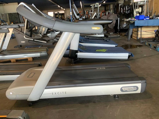 Technogym run classic 700 led loopband - afbeelding 5 van  6