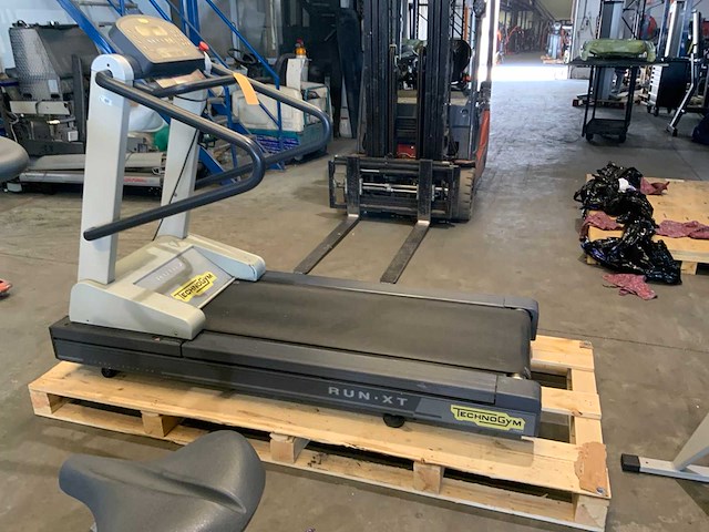 Technogym run xt treadmill loopband - afbeelding 1 van  4