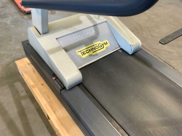 Technogym run xt treadmill loopband - afbeelding 4 van  4