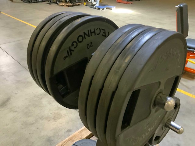 Technogym schijven pu 50mm met pure rek 8x20;14x10kg krachtstation - afbeelding 6 van  10