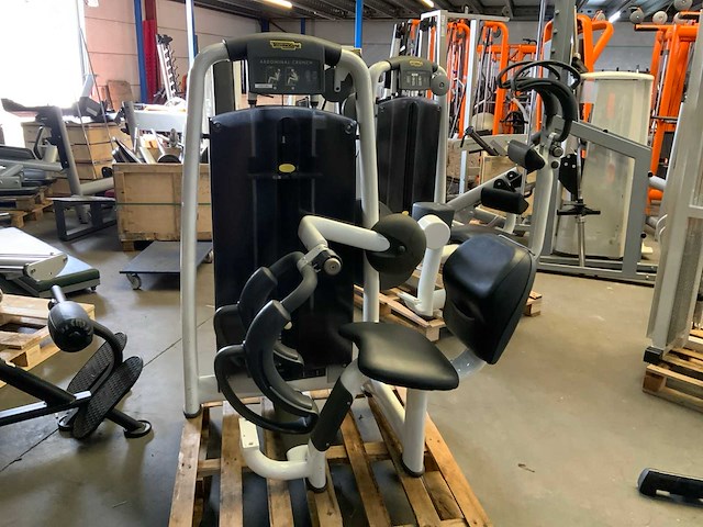 Technogym selection line abdominal crunch krachtstation - afbeelding 1 van  5