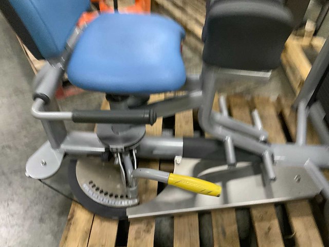 Technogym selection line adductor krachtstation - afbeelding 2 van  5