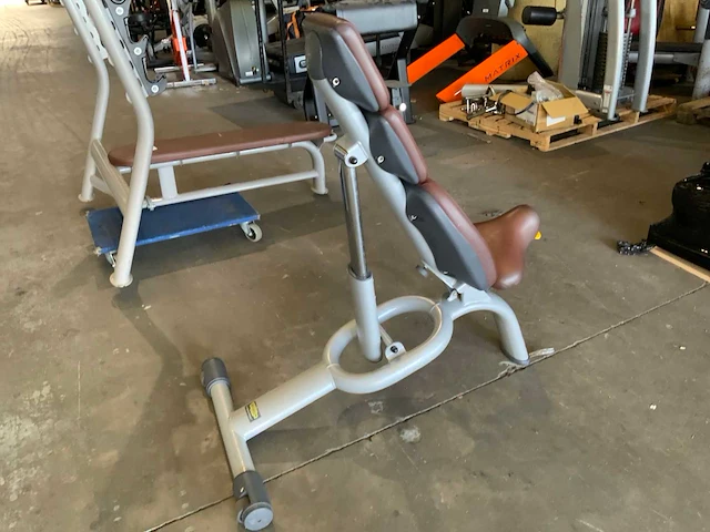 Technogym selection line adjustable bench krachtstation - afbeelding 4 van  5