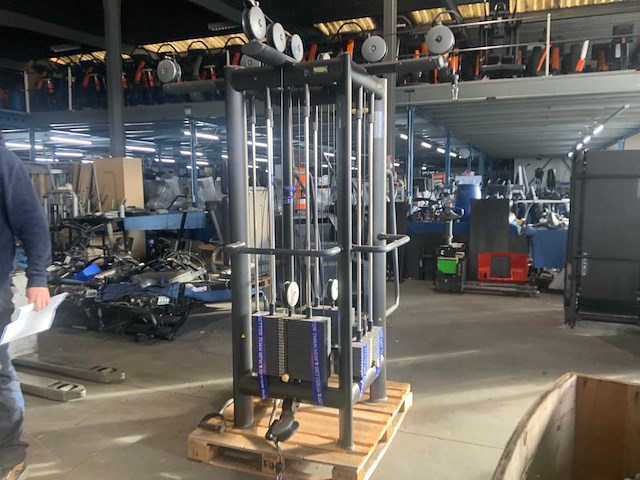Technogym selection line cable toren krachtstation - afbeelding 1 van  8