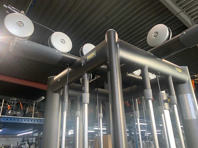 Technogym selection line cable toren krachtstation - afbeelding 4 van  8