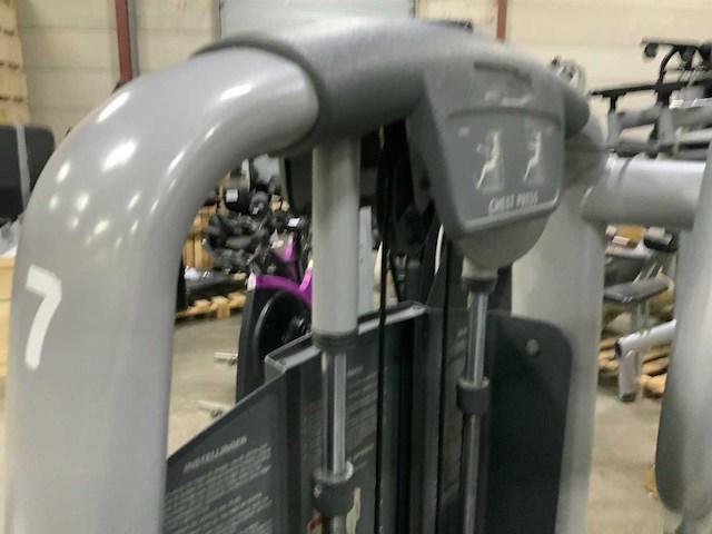 Technogym selection line chestpress krachtstation - afbeelding 4 van  5