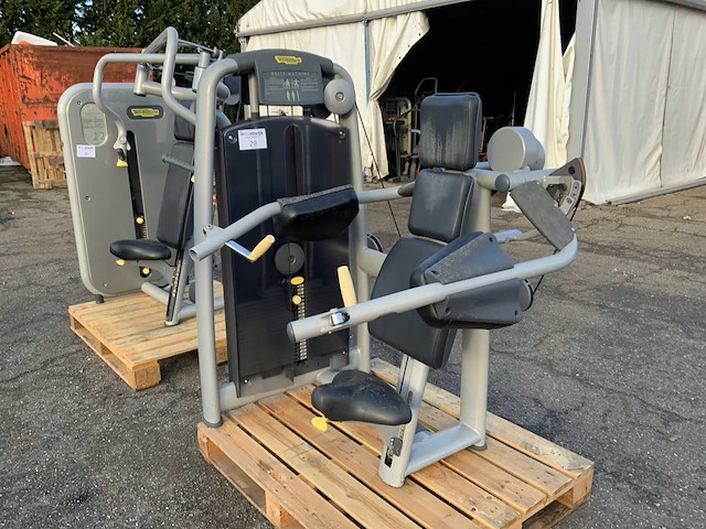 Technogym selection line delt machine krachtstation - afbeelding 1 van  7