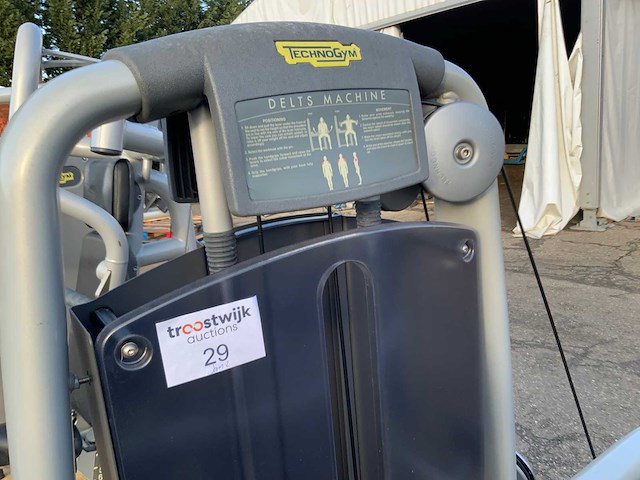 Technogym selection line delt machine krachtstation - afbeelding 3 van  7