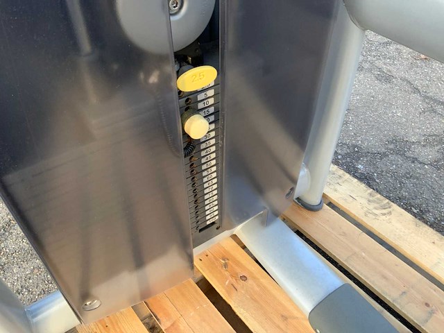 Technogym selection line delt machine krachtstation - afbeelding 4 van  7