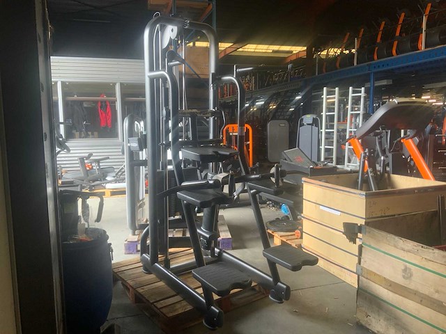 Technogym selection line easy chin dip krachtstation - afbeelding 1 van  4