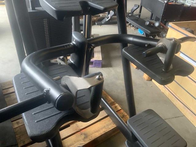 Technogym selection line easy chin dip krachtstation - afbeelding 2 van  4