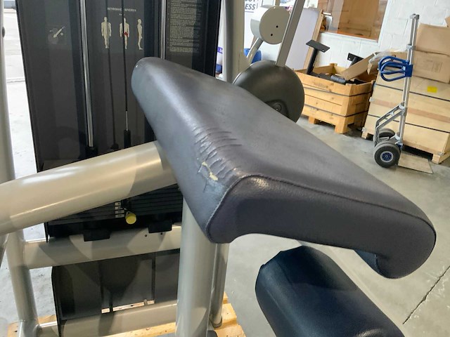 Technogym selection line glute krachtstation - afbeelding 5 van  7