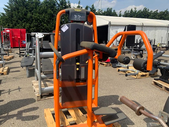 Technogym selection line glute krachtstation - afbeelding 1 van  4