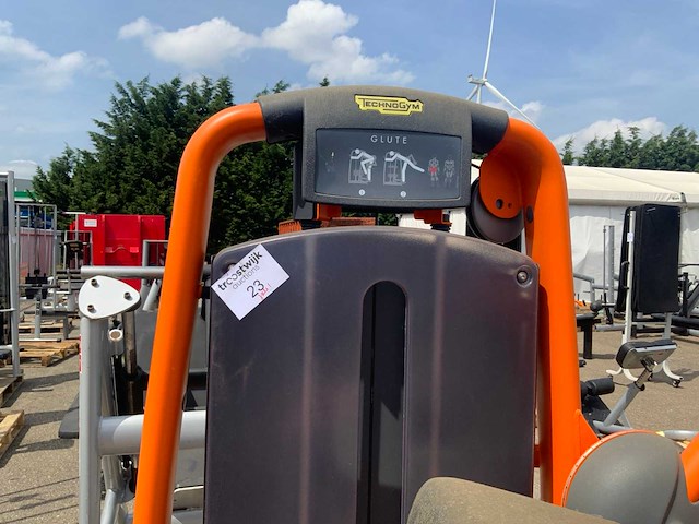Technogym selection line glute krachtstation - afbeelding 3 van  4