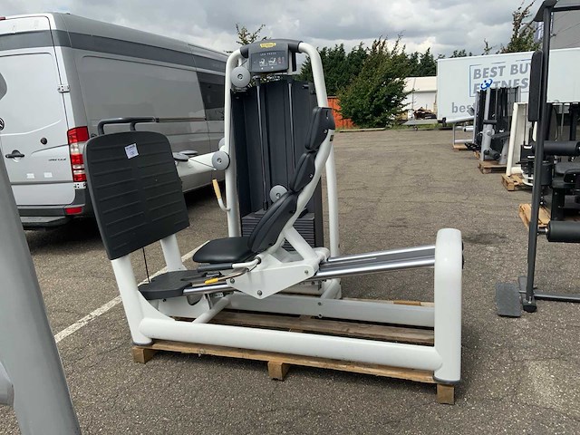 Technogym selection line legpress krachtstation - afbeelding 1 van  7