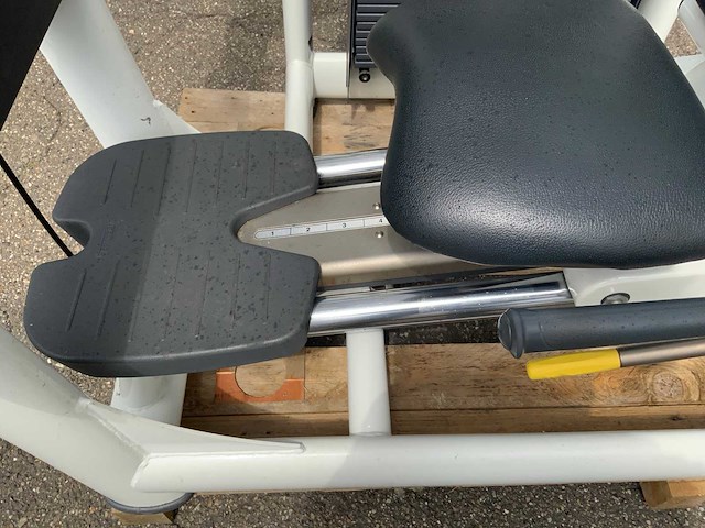 Technogym selection line legpress krachtstation - afbeelding 6 van  7