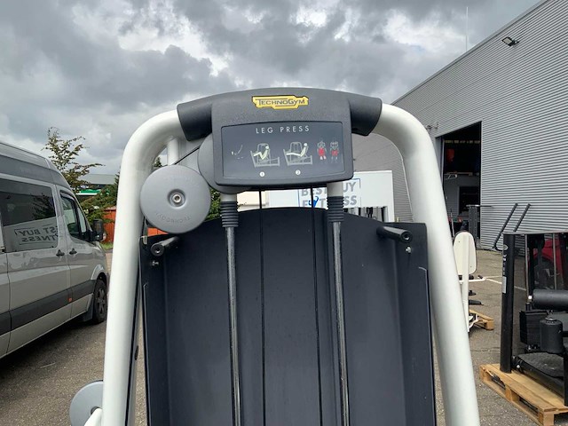 Technogym selection line legpress krachtstation - afbeelding 1 van  1