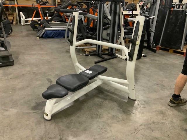 Technogym selection line olympische bench press krachtstation - afbeelding 1 van  5
